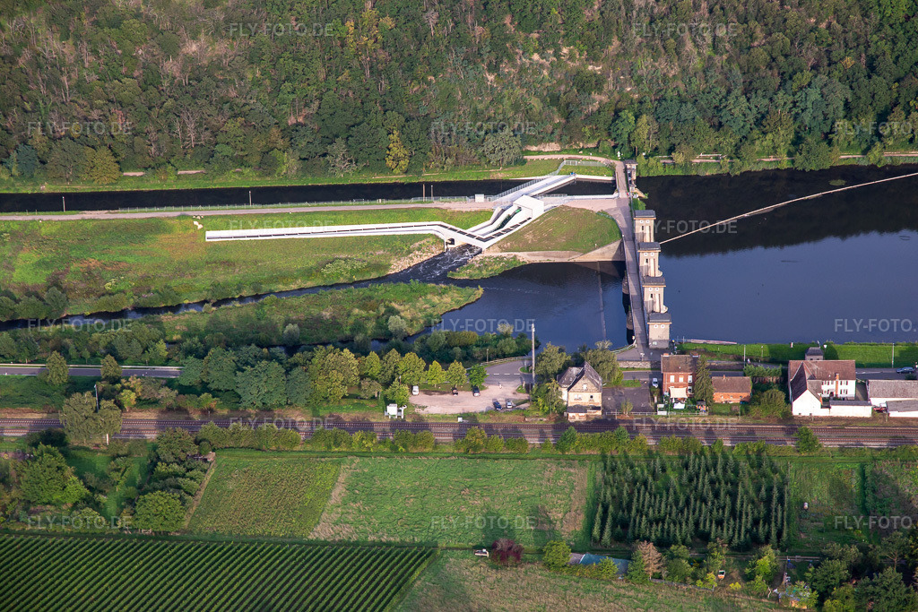 Luftbild: Stauwehr Niederhausen an der Nahe mit Fischtreppe in Niederhausen im Bundesland Rheinland-Pfalz in Deutschland. Foto: IMG_138236.jpg vom 03.09.2023 durch Werner Riehm/FLY-FOTO.de