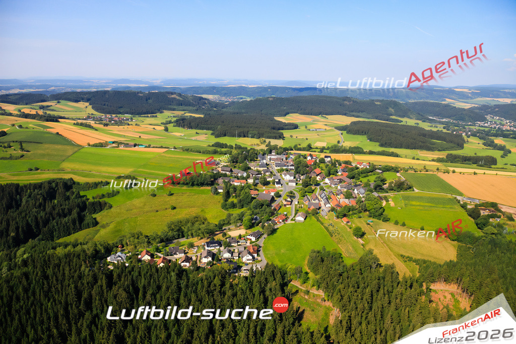 Die Luftaufnahme der Stadt Pressig wurde vom UL-Flugzeug heraus erstellt ( keine Drohne )- hohe Auflösung für beste Qualität