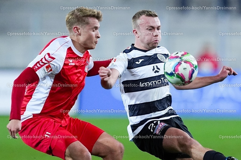 xYDRx06112501003 | 06.11.2025, xydrx, Fußball, Oberliga Westfalen, SG Wattenscheid 09 - FC Eintracht Rheine, Saison 2025 2026, Lohrheidestadion:    Pascal Petruschka (FC Eintracht Rheine #11) im Zweikampf gegen Finn Wortmann (SG Wattenscheid 09 #27)