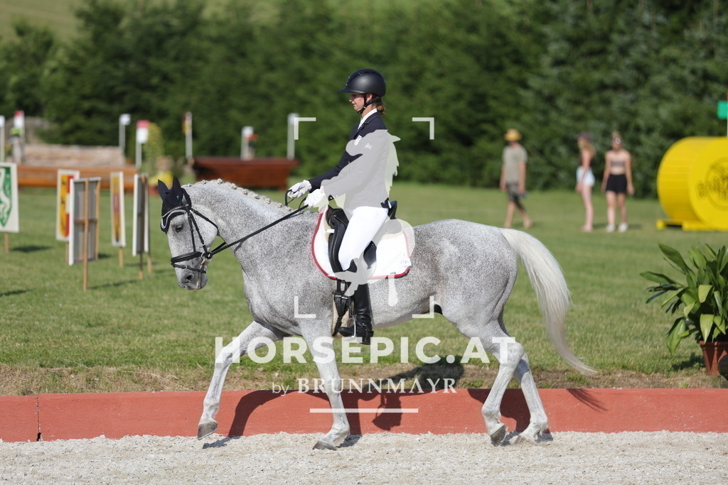 0P6A8774 | Willkommen bei Brunnmayr - Design & Fotografie – Ihrem Spezialisten für Reitturniere und Pferdeveranstaltungen in Oberösterreich, Salzburg und Bayern! Seit über 17 Jahren sind wir leidenschaftlich dabei.
