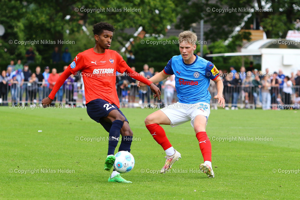 NH_HolsteinKiel_B93Kopenhagen_Testspiel_06072024 | #32 Jonas Sterner (Holstein Kiel), #22 Osman Addo (B.93 Kopenhagen)Fußball I Herren I Testspiel I Saison 2024-2025 I Holstein Kiel - B.93 Kopenhagen I 06.07..2024 I Sportplatz Nobiskrug