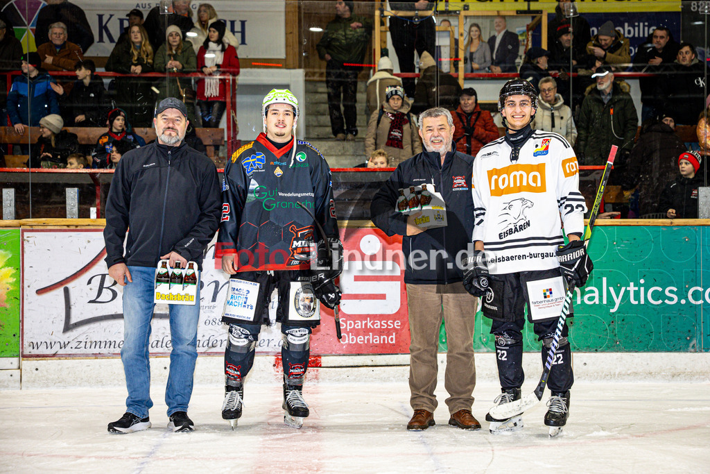 Peißenberg MINERS gegen ESV Burgau 2000 | Eishockey Bayernliga 2025/26 Vorrunde 21. Spieltag, Peißenberg MINERS gegen ESV Burgau 2000, 20251226,Ehrerung Spieler des Abends,2025-12-26 in Peißenberg (flatbuy Arena Peißenberg), Copyright: WolfgangxLindner www.foto-lindner.de