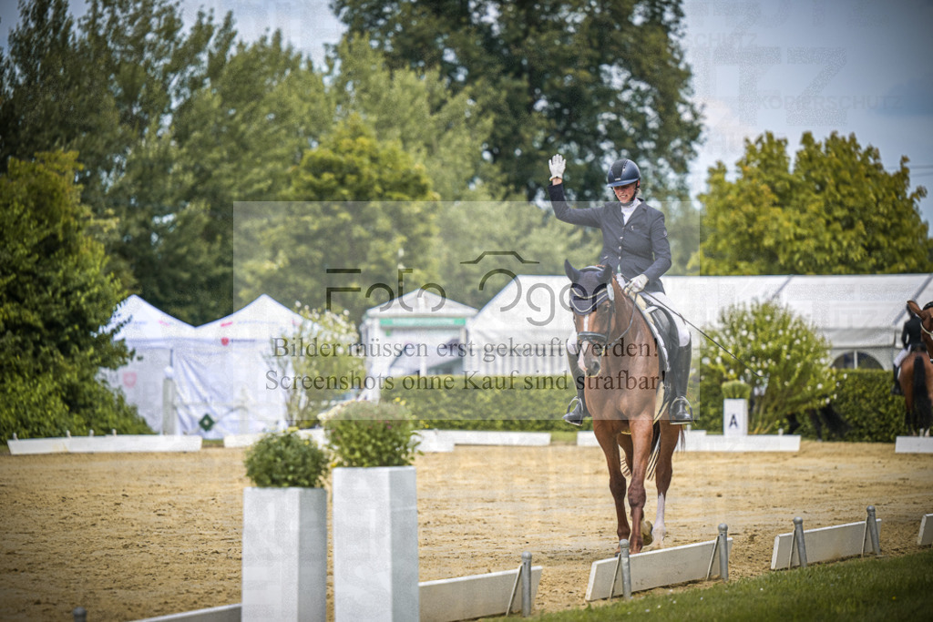 DOS_1506 | Entdecke hochwertige Reitturnierfotos von Foto Oger. Professionell, emotional und authentisch – jetzt Lieblingsmomente im Shop bestellen.Deutschlandweite Turnierfotografie. - Realisiert mit Pictrs.com