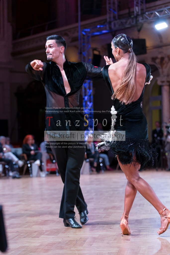 20240706_WDSF_WO_Latin_2430 | Tanzsportbilder, Standardtanz, Lateintanz, WDSF, DTV, LTVB, dancecomp, goc, hessen tanzt, blaues band der spree, walzer, tango, wiener walzer, slowfox, quickstepp, samba, rumba, cha-cha-cha, paso doble. jive, hd-kroft photography, turniertanzsport
