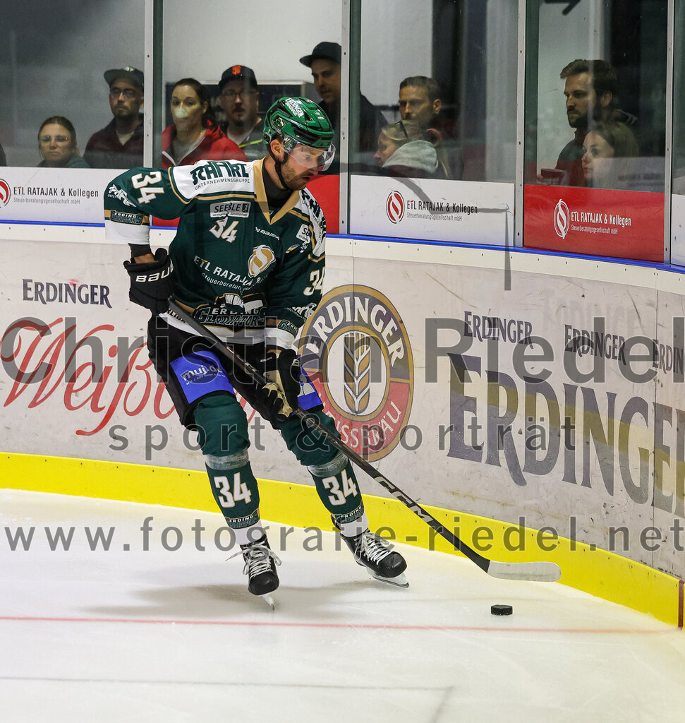 2025-08-22_143_TSV_Erding_gegen_EV_Fuessen | Erding, Deutschland, 22.08.2025:Eishockey, Oberliga Süd 2025 / 2026, Testspiel, TSV Erding gegen EV Füssen, Endergebnis: 1:4Bastian Cramer (Erding Gladiators, #34)Foto: Christian Riedel / fotografie-riedel.net