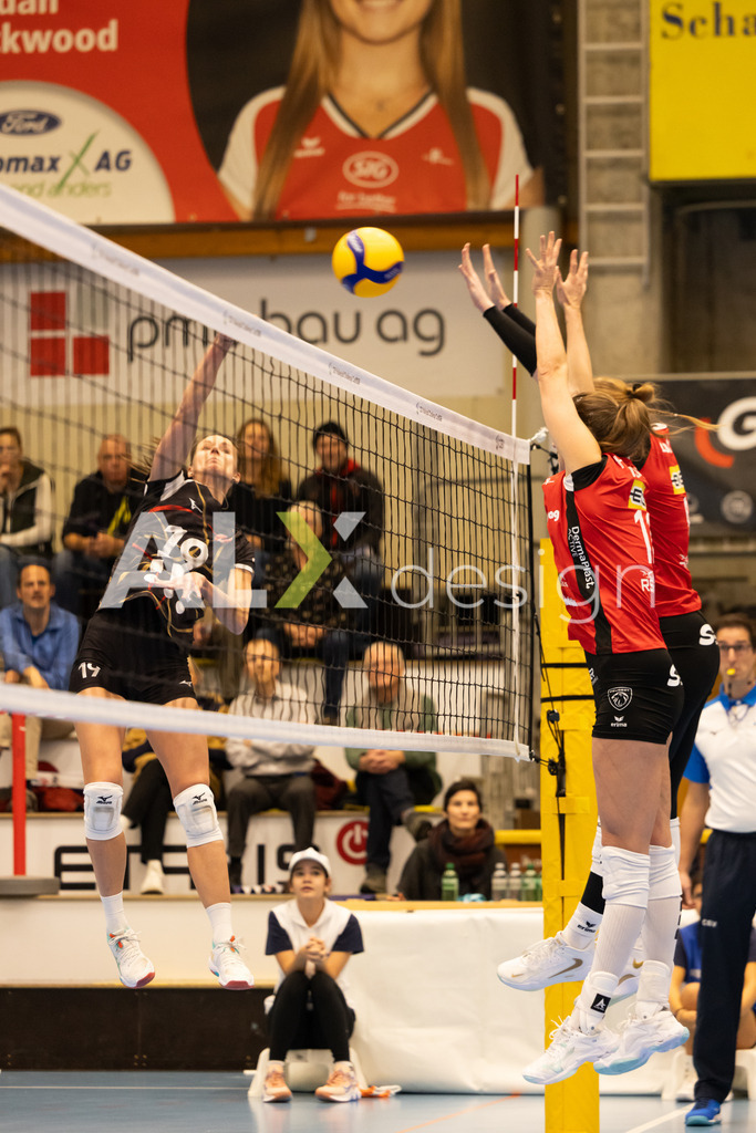 Volleyball I Frauen I Saison 2025-2026 I CEV Volleyball Challenge Cup 2026 | Women I 16th Finals I VC Kanti Schaffhausen - TJ Ostrava I 03.12.2025 | TJ Ostrava - 19 Petra Kojdová (CZ) – Außenangriff - Realisiert mit Pictrs.com