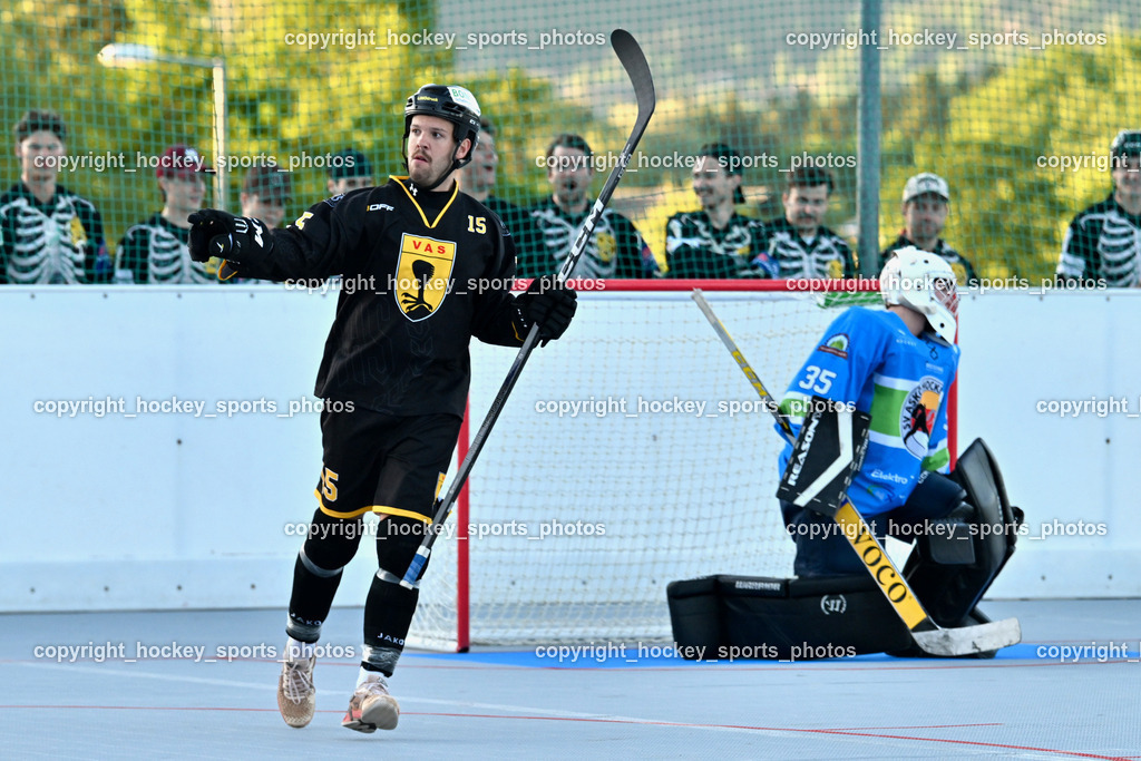 VAS Ballhockey Villach vs. ASKÖ Villach Ballhockey | Jubel #15 Kronig Daniel VAS Ballhockey Villach, #35 Lepuschitz Leo SV ASKÖ Ballhockey, VAS Ballhockey Villach vs. ASKÖ Villach Ballhockey , VAS Ballhockey Villach vs. ASKÖ Villach Ballhockey  am 13.05.2026 in Villach (Alpen Arena ), Austria, (Photo by Bernd Stefan)