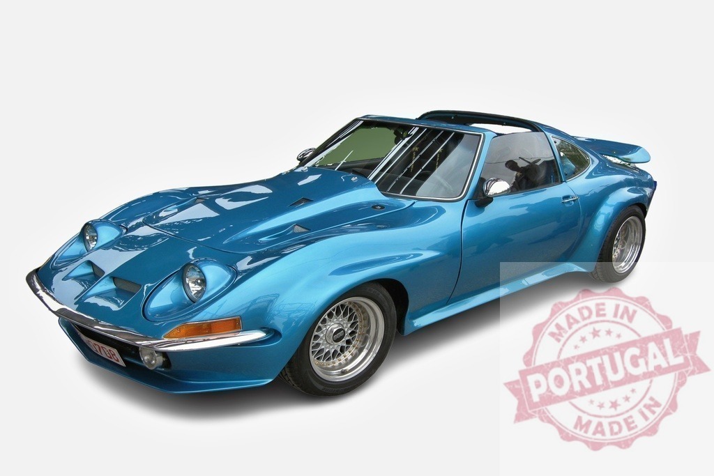 Shiny blue Opel GT sports car standing out against white background | Classic Opel GT sports car with a shiny blue paint job, standing out against a white background - Realisiert mit Pictrs.com