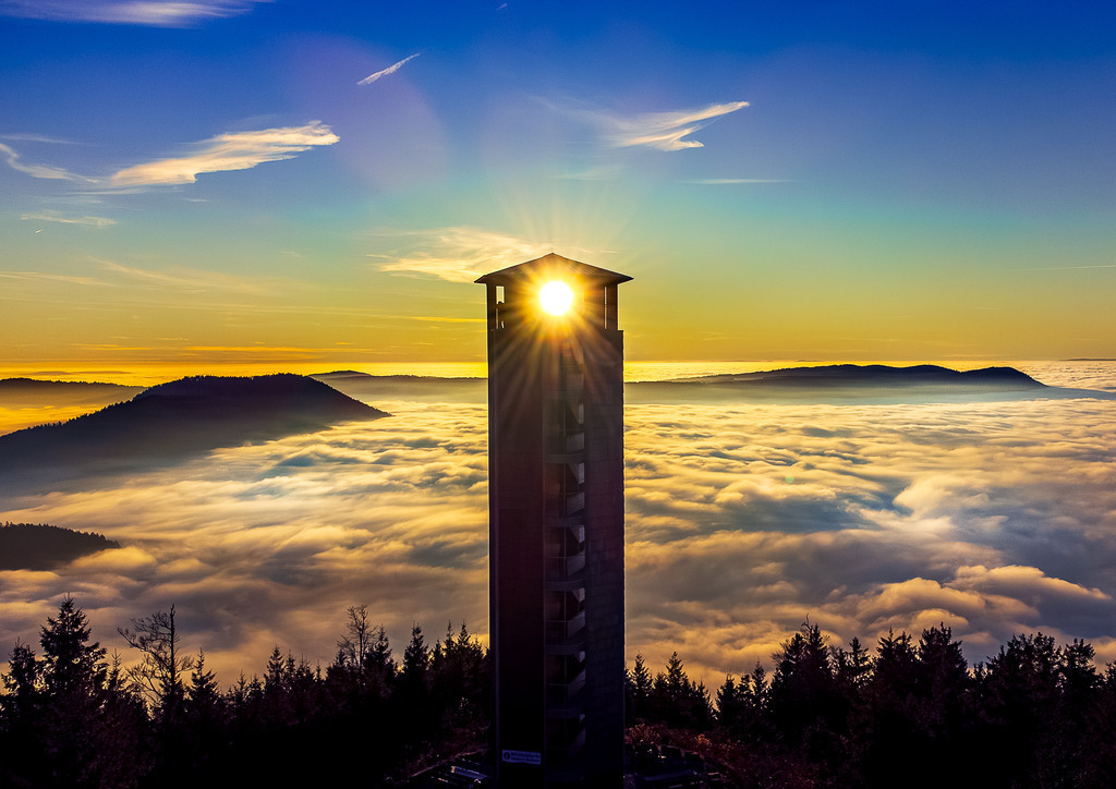 MPI_Sehenswürdigkeiten_0004 | Inversionswetterlage im Sonnenuntergang beim Buckopfturm in Oppenau - Realisiert mit Pictrs.com