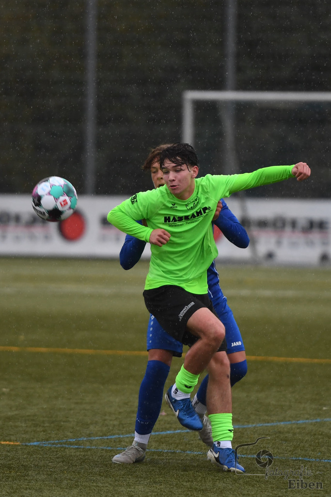 FC Rastede-JFV Edewecht | B-Jugend Landesliga QR1; FC Rastede (blau)-JFV Edewecht (grün) am 01.11.2025 in Rastede (Sportanlage Köttersweg), Photo: Philip Eiben 2025 - Realisiert mit Pictrs.com