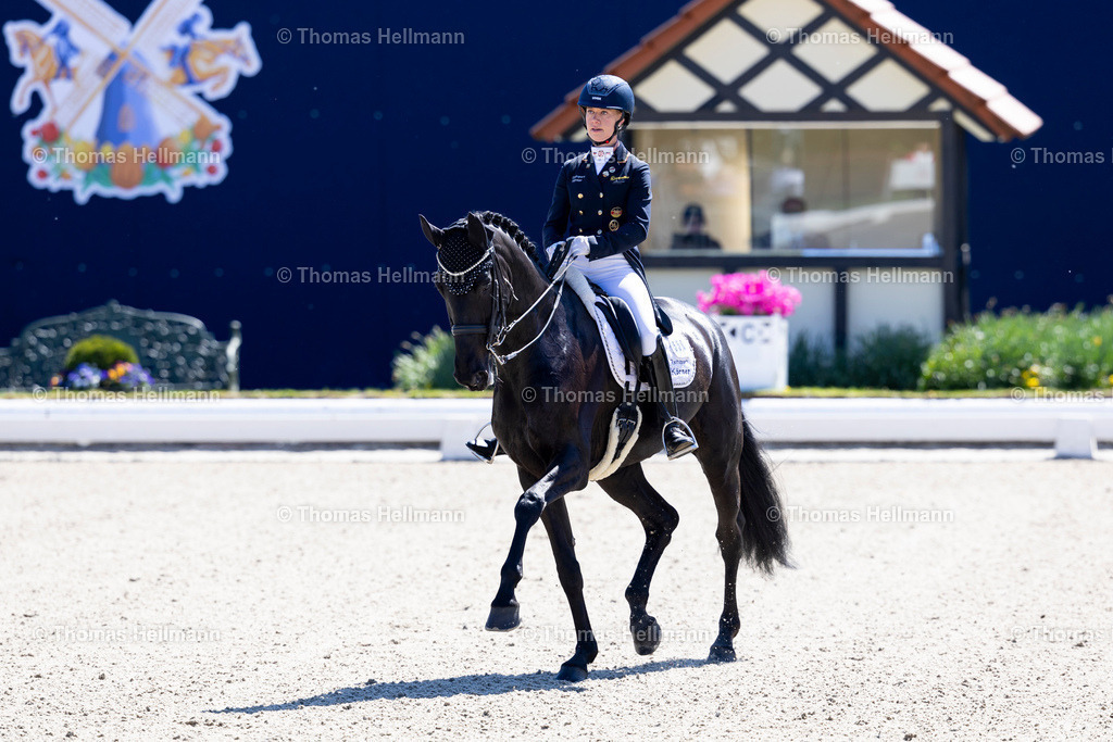 TH_550-For Future W FRH-Averkorn_ Claire-Louise_28007 | Horses &amp; Dreams 2025 am 27.04.25 in Hagen a.T.W., Thomas Hellmann, 550For Future W FRHAverkorn, Claire-Louise