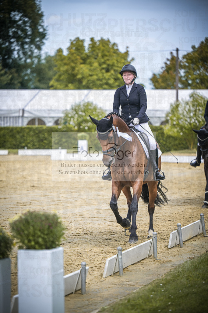 DOS_0412 | Entdecke hochwertige Reitturnierfotos von Foto Oger. Professionell, emotional und authentisch – jetzt Lieblingsmomente im Shop bestellen.Deutschlandweite Turnierfotografie. - Realisiert mit Pictrs.com