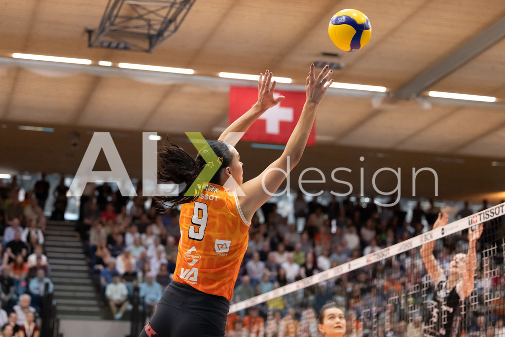Volleyball I Frauen I Saison 2025-2026 I Volleyball NLA | Women I  Playoffs Finals 1/5 I viteos NUC - VC Kanti Schaffhausen I 06.04.2026 | 9 Maia Dvoracek (USA) (Viteos NUC) – Diagonal - Realisiert mit Pictrs.com