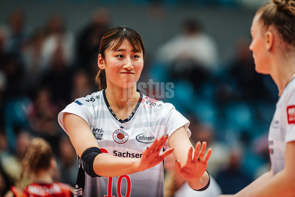 Volleyball | Frauen | Saison 2025/2026 | Volleyball Bundesliga | ETV Hamburger Volksbank Volleys vs. Dresdner SC | 15.11.2025 | Miku Akimoto (#10, Dresdner SC)