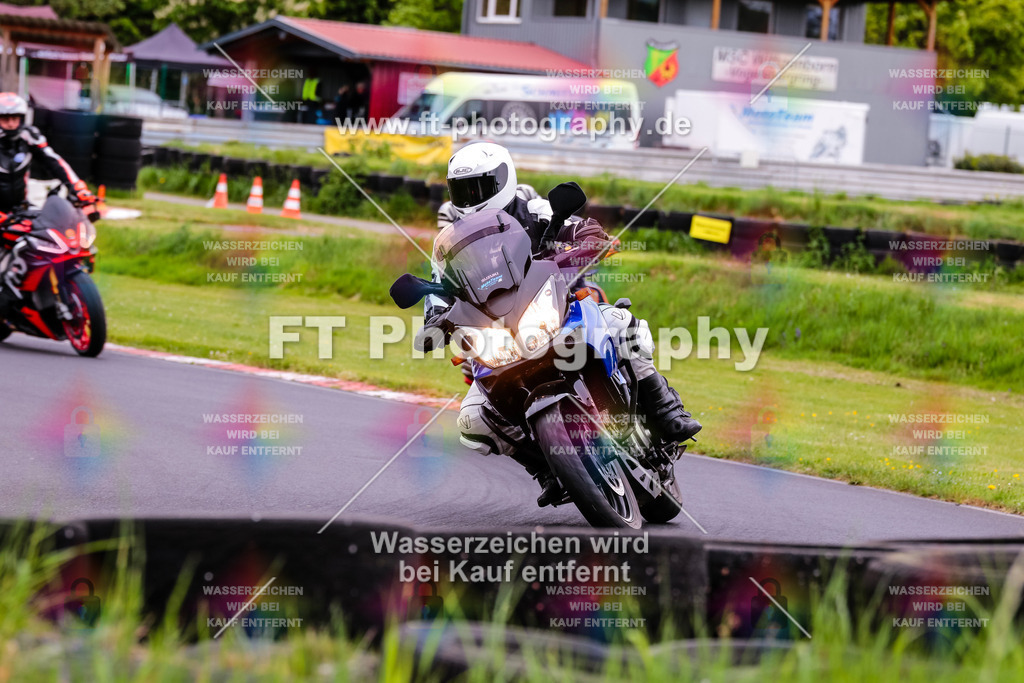 MotoTeamVBK-20369 | Hier findet Ihr Bilder von Touristenfahrten auf der Nürburgring Nordschleife oder von anderen Veranstaltungen die ich besucht habe. Viel Spass beim Durch Schauen 