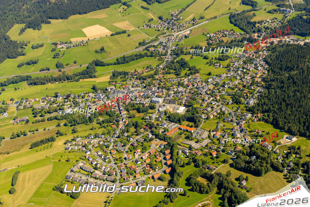 Das Luftbild zeigt :  Bischofsgrün - Die Luftaufnahme wurde 2023 vom UL-Flugzeug aus erstellt ( keine Drohne ) - Hochauflösende Luftaufnahme - Für grossformatige Ausdrucke geeignet. Die Geschenkidee !Mit Lizenz und Bildrechte bestellbar