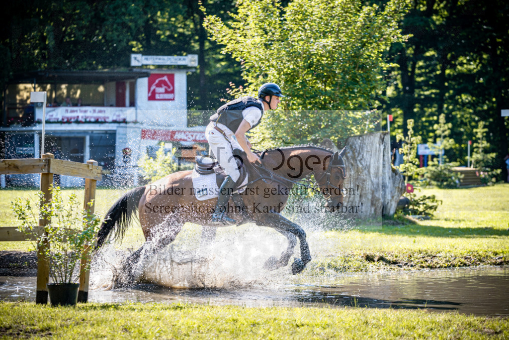 2026-05 - Melle Oldendorf-3-0047 | Entdecke hochwertige Reitturnierfotos von Foto Oger. Professionell, emotional und authentisch – jetzt Lieblingsmomente im Shop bestellen.Deutschlandweite Turnierfotografie. - Realisiert mit Pictrs.com