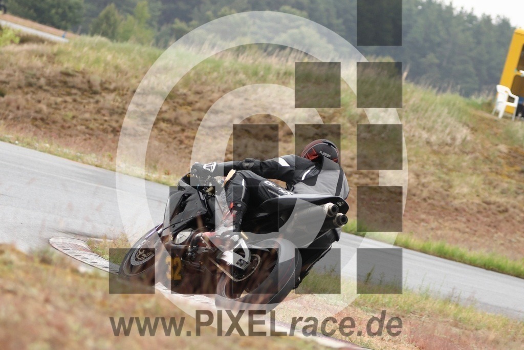 0032-20250530_12633 | Schöne Erinnerungen an spannende Momente - das festzuhalten ist unser Job. PIXELrace.de ist seit 2003 auf den Rennstrecken Europas unterwegs um die Action draußen beim Fahren und die wunderbare Stimmung imm Fahrerlager für euch einzufangen.