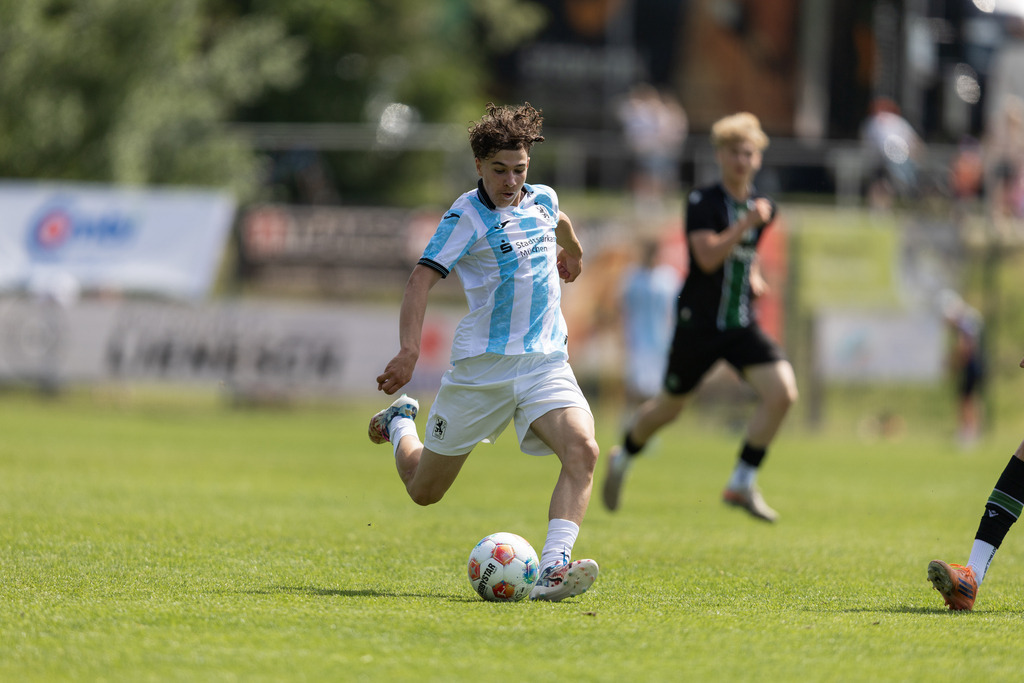 Fußball I Männer I 40. Pfingscup Hollage I 13069 | realhellocedii - Realisiert mit Pictrs.com