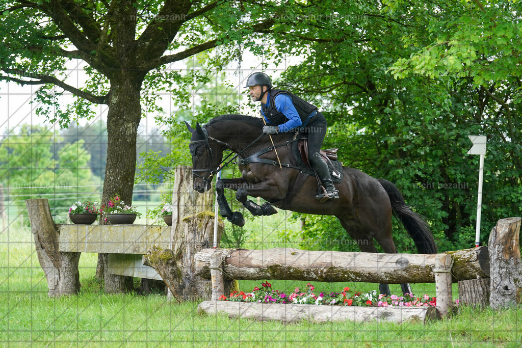 20240518-FAH03975 | Turnierbilder von Niederseon, Turnierfotografen Bayern, Fotoagentur Herrmann, Geländebilder, Reitsportfotografie