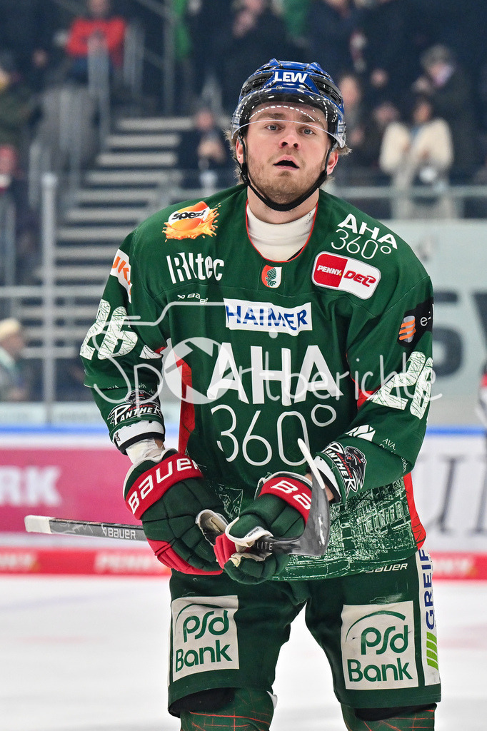 Augsburger Panther - Löwen Frankfurt | AUGSBURG, GERMANY - 16. JANUARY: Jubel der Panther nach dem Treffer zum 1-1 Ausgleich durch Alexander BLANK (Augsburger Panther 26) / Tor / Torschuetze / Freude / Happy während dem Match zwischen den Augsburger Panthern und den Löwen Frankfurt am 40. Spieltag der penny DEL im Curt Frenzel Stadion