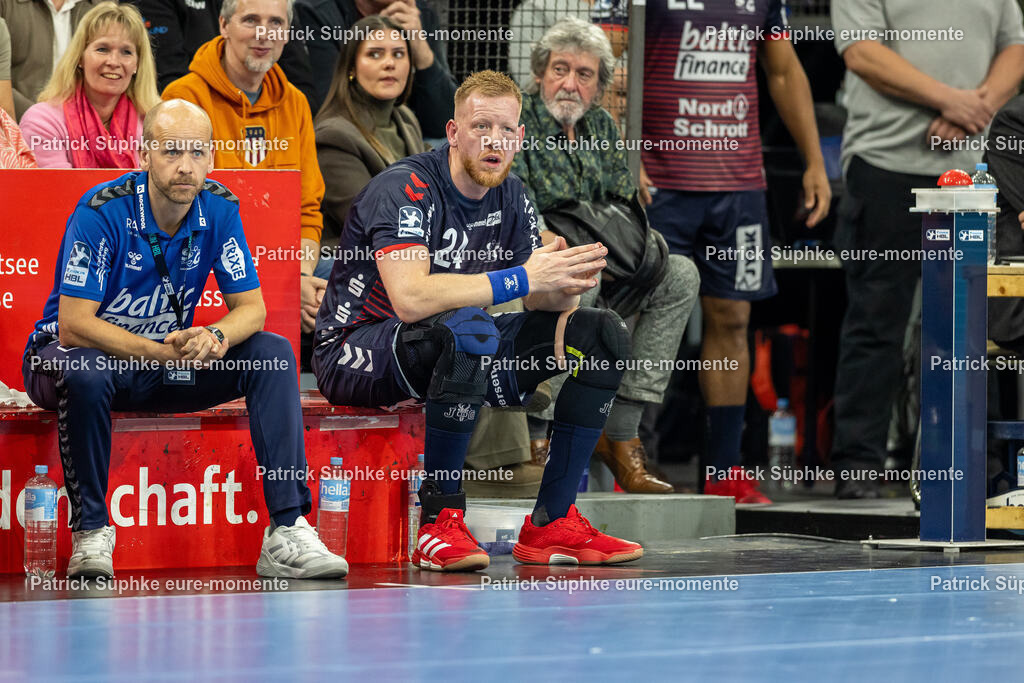 Handball I Herren I Daikin HBL I Saison 2024-2025 I 23. Spieltag I SG Flensburg-Handewitt - THW Kiel | Handball: Bundesliga, SG Flensburg-Handewitt - THW Kiel, 23. Spieltag, GP JOULE ArenaJim Gottfridsson (24, SG Flensburg Handewitt) auf der Bank