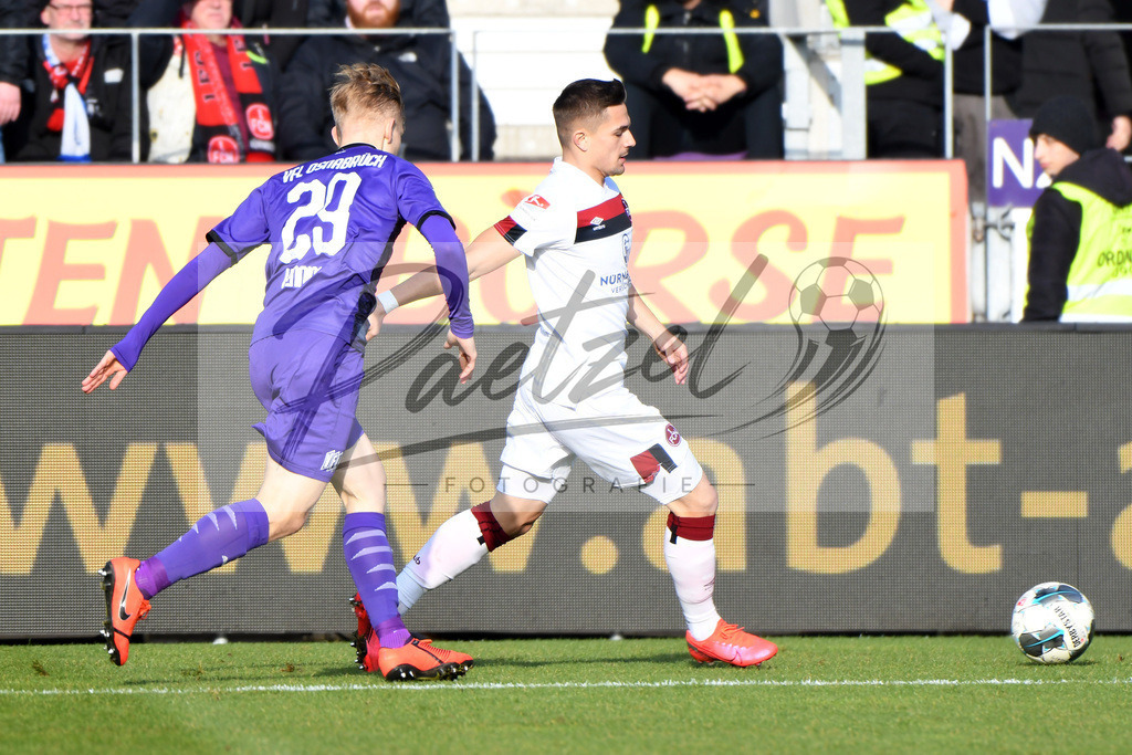20200208_OSNFCN_0110 | Fußball, Herren: Bryan Henning (VfL Osnabrueck) und Nikola Dovedan (1. FC Nuernberg) im Zweikampf waehrend des Spiels der 2. Bundesliga zwischen VfL Osnabrueck und 1. FC Nuernberg im Stadion an der Bremer Bruecke am 08.02.2020 in Osnabrueck, Deutschland.DFB / DFL REGULATIONS PROHIBIT ANY USE OF PHOTOGRAPHS AS IMAGE SEQUENCES AND/OR QUASI-VIDEO. - Realisiert mit Pictrs.com