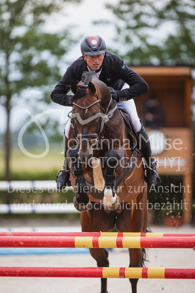 240614_Lemwerder_S1-Springen-500 | Deine schönsten Turniermomente als professionelle Fotos! Entdecke hochwertige Pferdesport-Fotografie im Online-Shop. Jetzt Fotos finden & bestellen!