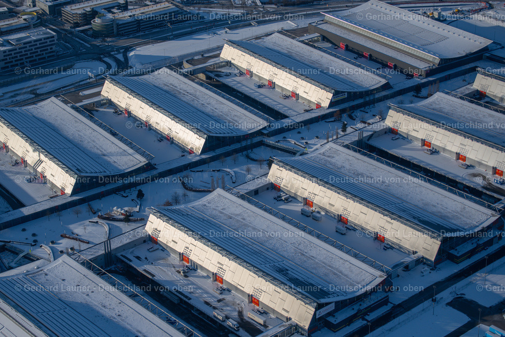 4043024 | LEINFELDEN-ECHTERDINGEN 13.02.2021 Winterlich schneebedeckte Ausstellungsgelände und Messehallen der Messe in Stuttgart im Bundesland Baden-Württemberg, Deutschland. Weiterführende Informationen bei: Donges SteelTec GmbH,  Haslinger Stahlbau GmbH,  Landesmesse Stuttgart GmbH,  Mayr|Ludescher|Partner Beratende Ingenieure PartGmbB,  PERR Stahlbau Betriebs GmbH,  Stahlbau Behrens GmbH &amp; Co. KG,  wulf architekten gmbh. // Wintry snowy exhibition grounds and exhibition halls of the Messe in Stuttgart in the state Baden-Wurttemberg, Germany. Further information at: Donges SteelTec GmbH,  Haslinger Stahlbau GmbH,  Landesmesse Stuttgart GmbH,  Mayr|Ludescher|Partner Beratende Ingenieure PartGmbB,  PERR Stahlbau Betriebs GmbH,  Stahlbau Behrens GmbH &amp; Co. KG,  wulf architekten gmbh. Foto: Gerhard Launer