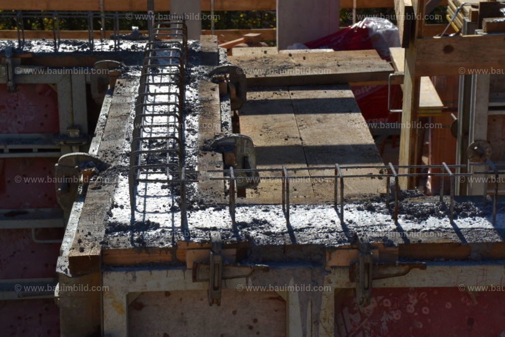 bib-lg04-betonarbeiten-0672 | Nach LV-Leistungsgruppen sortierte Detailfotos über den Bau eines Hauses. Alle Hausbau-Bilder direkt vom Urheber und Autor der Website Haus-Selber-Bauen.com