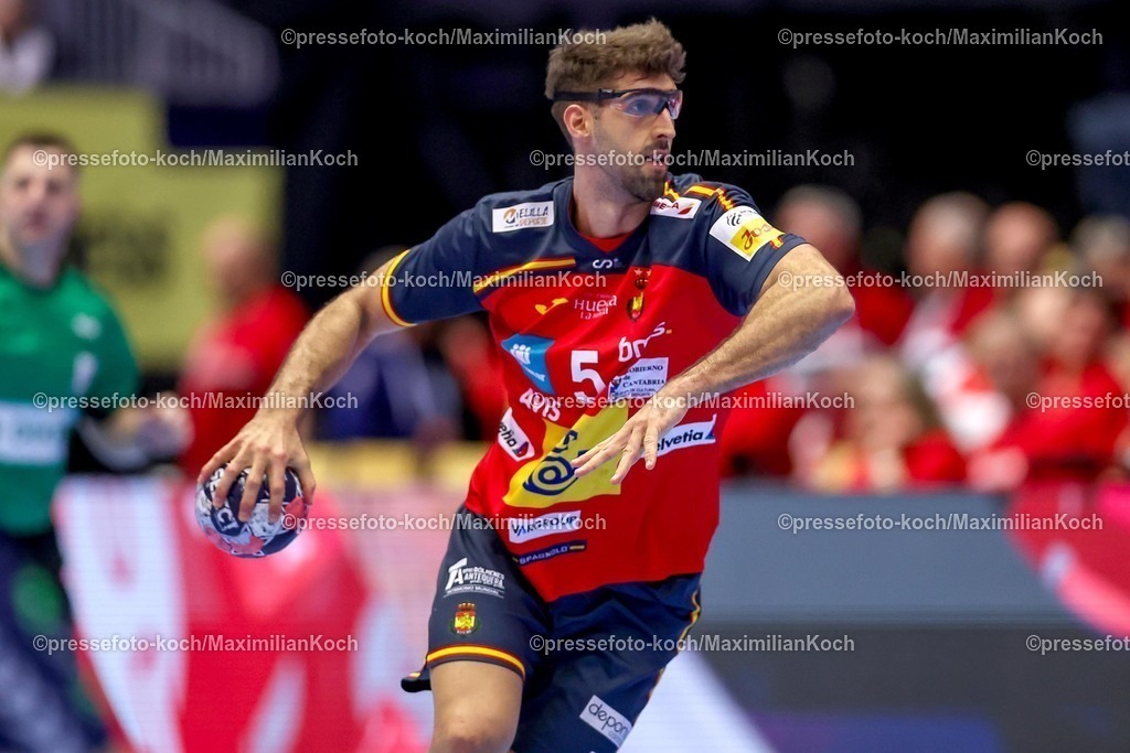 EHF22012602084 | 22.01.2026, Handball, Men's EHF EURO 2026, Spanien - Norwegen, Jyske Bank Boxen in Herning, Dänemark, Main Round:  Antonio Serradilla Cuenca (Espania #05) 