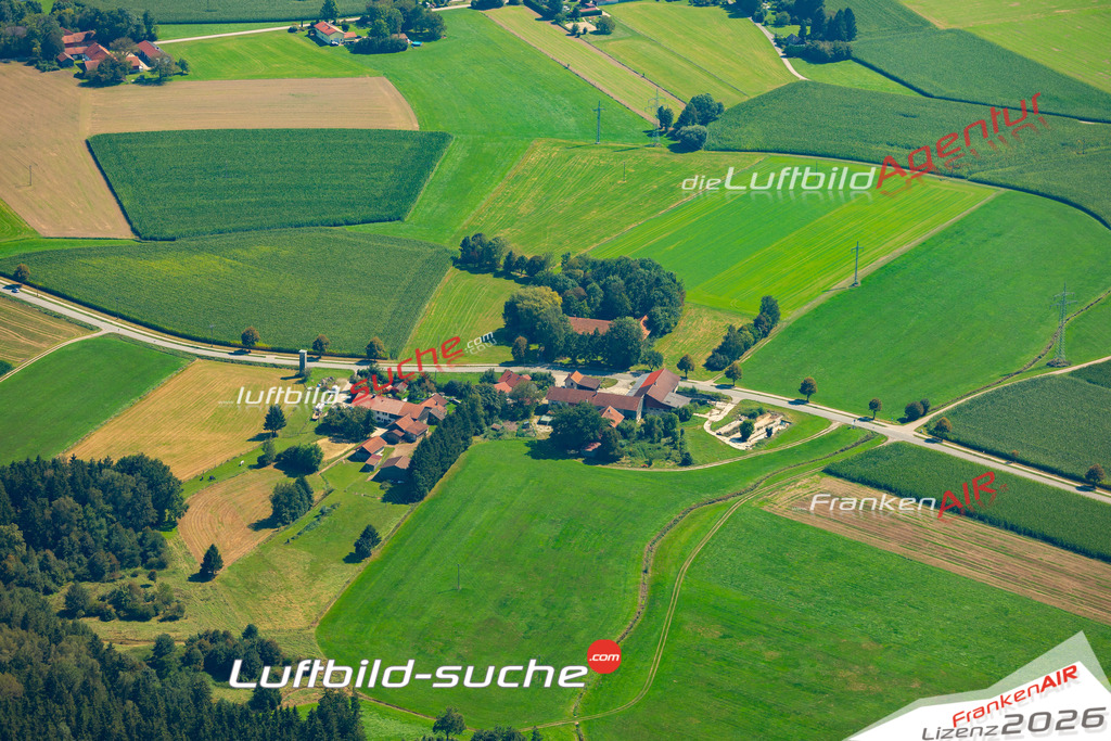 Das Luftbild zeigt : Siggenberg Forstern - Die Luftaufnahme wurde 2024 vom UL-Flugzeug aus erstellt ( keine Drohne ) - Hochauflösende Luftaufnahme - Für grossformatige Ausdrucke geeignet. Die Geschenkidee !Mit Lizenz und Bildrechte bestellbar