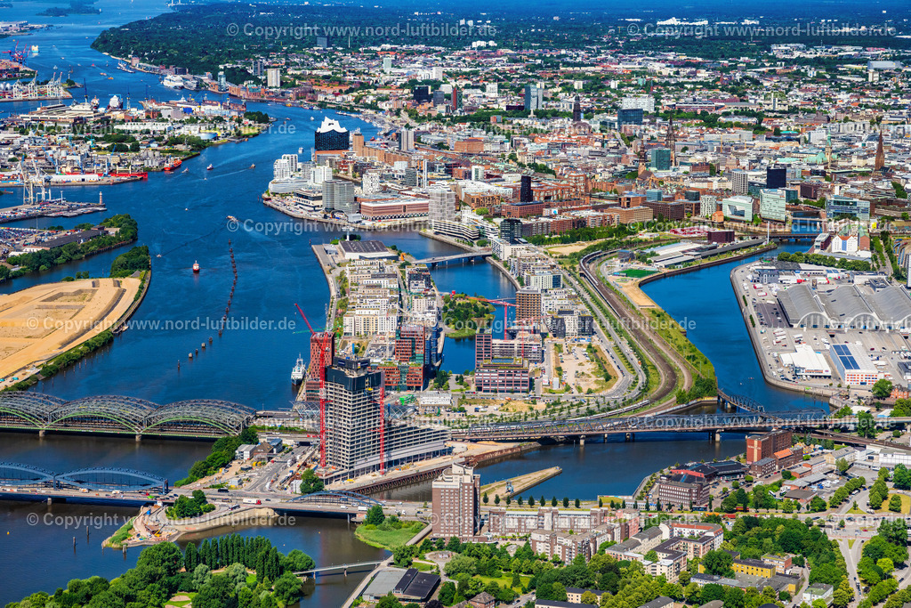 Hamburg_Elbbrücken_Baakenhafen_Hafencity_ELS_0263200625 | HAMBURG 20.06.2025 Baustelle zum Neubau des Hochhaus- Gebäudekomplexes " Elbtower " an der Zweibrückenstraße zwischen Oberhafenkanal und Norderelbe im Ortsteil HafenCity in Hamburg, Deutschland. Weiterführende Informationen bei: Adolf Lupp GmbH + Co KG,  Akustik-Ingenieurbüro Moll GmbH,  BTB Betontechnik GmbH,  David Chipperfield Architects - Gesellschaft von Architekten mbH,  Ed. Züblin AG,  Implenia AG,  LV Baumanagement AG,  NOBU HOTELS CORPORATE OFFICE,  SIGNA HOLDING GMBH. // Construction site for new high-rise building complex " Elbtower " on Zweibrueckenstrasse between Oberhafenkanal and Norderelbe in the district HafenCity in Hamburg, Germany. Further information at: Adolf Lupp GmbH + Co KG,  Akustik-Ingenieurbuero Moll GmbH,  BTB Betontechnik GmbH,  David Chipperfield Architects - Gesellschaft von Architekten mbH,  Ed. Zueblin AG,  Implenia AG,  LV Baumanagement AG,  NOBU HOTELS CORPORATE OFFICE,  SIGNA HOLDING GMBH. Foto: Martin Elsen