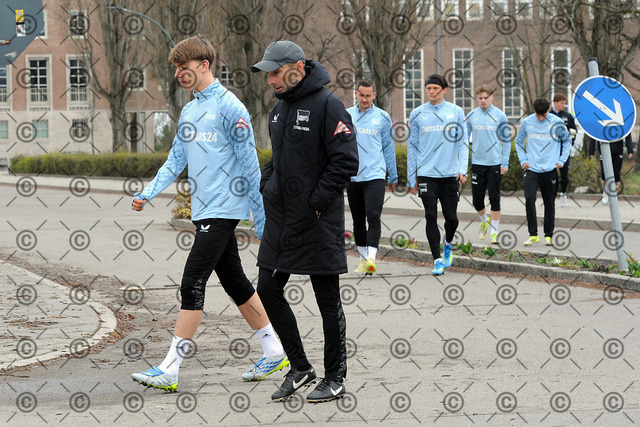 RGE_9186b | Hertha BSC, 2.Bundesliga, Herren, Training, Saison 2025/26, von li. Kennet Eichhorn ( Hertha BSC ), Stefan Leitl ( Hertha BSC ), Dienstag, 31.03. 2026,   Fotograf: Ralf Gebhardt - Realisiert mit Pictrs.com