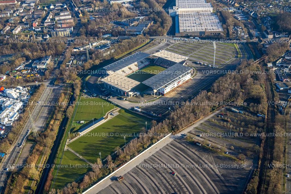 Essen241201673RWE-StadionAnDerHafenstrasse | Luftbild, Fußballstadion an der Hafenstraße des Clubs Rot-Weiss Essen,3. Bundesliga , Essen-Borbeck, Tribünen, ,Essen, Ruhrgebiet, Nordrhein-Westfalen, Deutschland