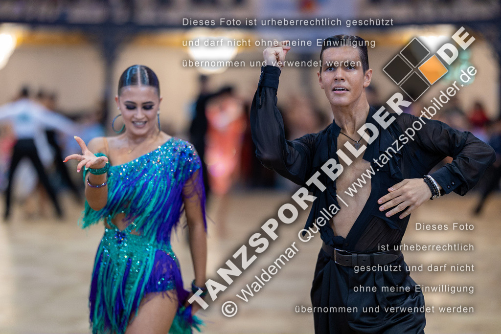 20230812-01270 | Hier finden Sie Tanz Bilder vom Latein und Standard Formationen tanzen. Sportbilder vom Tanzsport. Schöne Fotos und von Weltmeisterschaft, Europameisterschaft, Bundesliga, Regionalliga, Oberliga und Landesliga sowie von GOC Stuttgart, DanceComp, WM Bremen