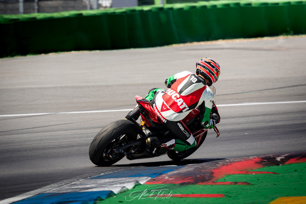 Ducati Trackday Hockenheimring 2026 | Entdecken Sie die faszinierende Welt von Alexander Tschuncky Arts: Kreative Fotografie, atemberaubende Automobilkunst und hochwertiger Bilderdruck. Lassen Sie sich inspirieren! - Realisiert mit Pictrs.com