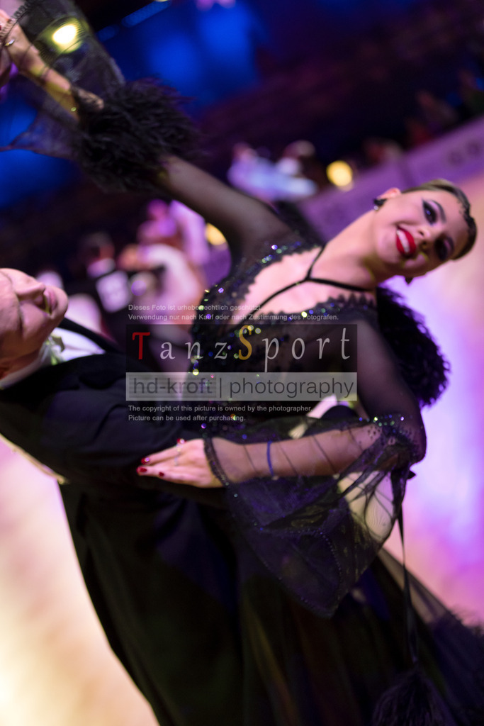 20241215_WDSF_Int_Open_Std-Riga-9317 | Tanzsportbilder, Standardtanz, Lateintanz, WDSF, DTV, LTVB, dancecomp, goc, hessen tanzt, blaues band der spree, walzer, tango, wiener walzer, slowfox, quickstepp, samba, rumba, cha-cha-cha, paso doble. jive, hd-kroft photography, turniertanzsport