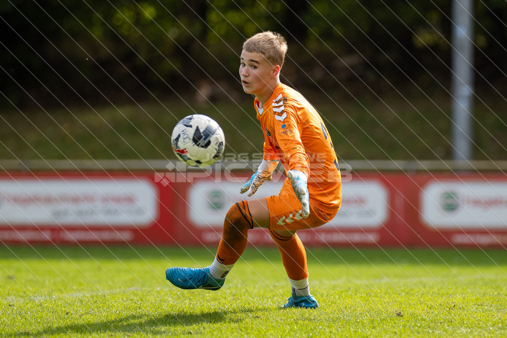 20250920_Picselweb-Fotografie_1R3_1378 | JFV D/A &amp; Stade - VfB Oldenburg0:1 VfB no70:2 VfB no70:3 VfB JFV Eigentor0:4 VfB no70:5 VfB no71:5 JFV no3 Jaric Jimenez-Voss2:5 JFV no9 Janko Sylvester3:5 JFV no16 Damian Elias Mihro Burekovic - Realisiert mit Pictrs.com