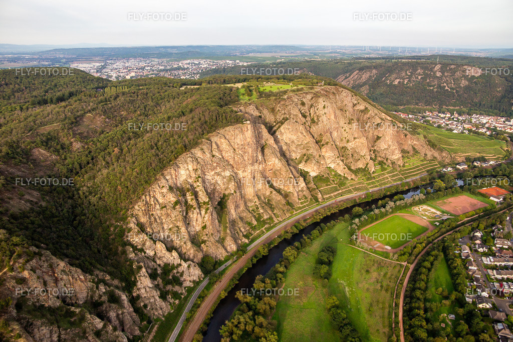 Der Rotenfels "höchste Steilwand zwischen Norwegen und den Alpen" http://www.traisen.de/ | Luftbild: Der Rotenfels "höchste Steilwand zwischen Norwegen und den Alpen" http://www.traisen.de/ in Traisen im Bundesland Rheinland-Pfalz in Deutschland. Foto: IMG_138272.jpg vom 03.09.2023 durch ©2025 Werner Riehm fly-foto.de/copyright - Realisiert mit Pictrs.com