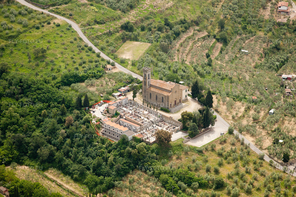 Vue aérienne: Vue de la ville à Puliciano dans le département Toscane, Italie – .Photo: IMG_27942.jpg prise le 30/05/2010 par Werner Riehm/FLY-FOTO.eu – Résolution de l'original: 4752 x 3168 px