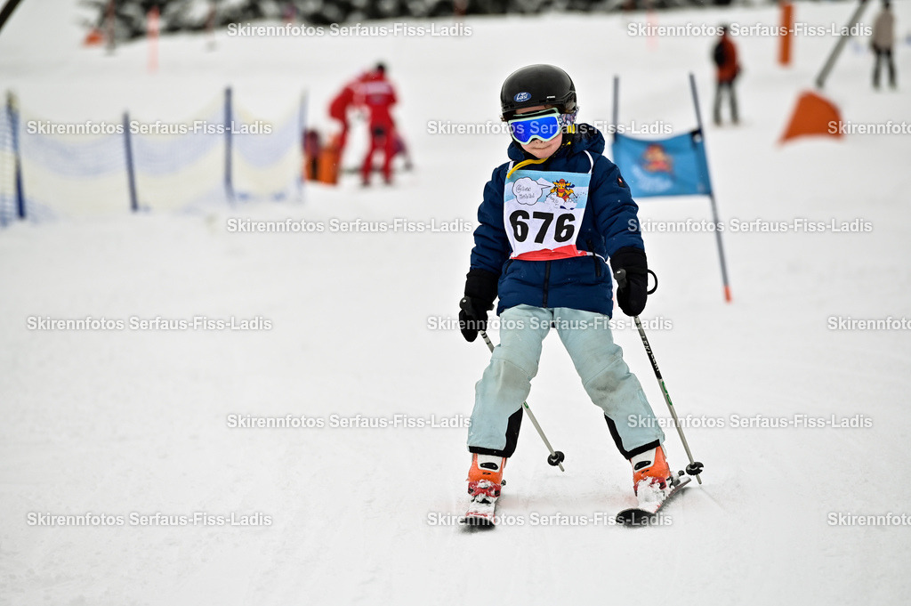 SRF_20.02.2026_0760 | Skirennfotos,Serfaus,Fiss,Ladis,Kinderskirennen,Winter,Tirol,Oberland,skirace,SFL,feelfree,weil wir's genießen,ski,Ski,skifahren,Sonnenplateau, - Realisiert mit Pictrs.com