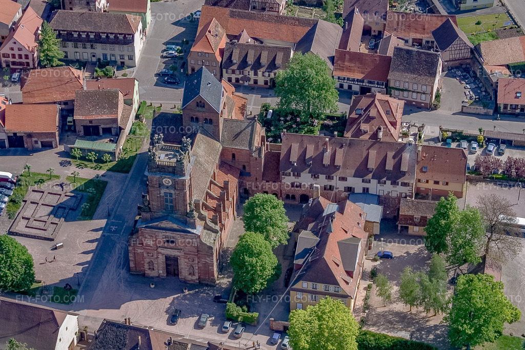 Aerial view: Abbatiale Saint-Pierre-et-Saint-Paul in Neuwiller-lès-Saverne in the state Bas-Rhin, France. – Photo: IMG_10879.jpg taken on 05/12/2008 by Werner Riehm/FLY-FOTO.com – Resolution of the original: 2867 x 1911 px – Saint Peter and Saint Paul Abbey