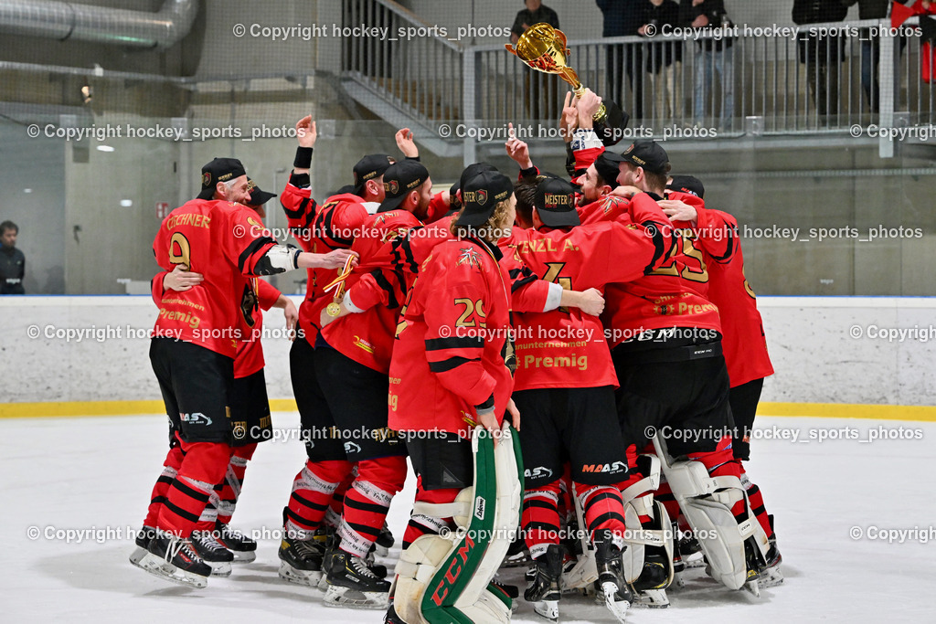 Lendhafen Seelöwen vs. Spartans Althofen | Meisterfeier Spartans Althofen Mannschaft, Lendhafen Seelöwen vs. Spartans Althofen, Lendhafen Seelöwen vs. Spartans Althofen am 14.02.2025 in Ferlach (HTC Eishalle Ferlach), Austria, (Photo by Bernd Stefan)
