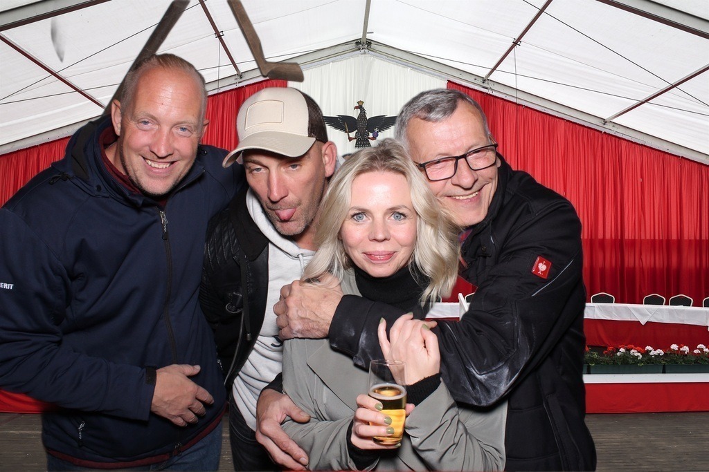 top-top.de 240928-186 | Foto, Video, Fotografie, Videografie, Fotobox, DJ, Discjockey, Musik, Musikbox, Veranstaltung, Photobooth, Amazon, Ebay, Buchtipp, Bestseller, Autor, Verlag, Buch, Wesel, Hamminkeln, NRW, Dinslaken, Rees, Drohne, Hochzeit, Party, Fotobox, Wesel, Fotograf