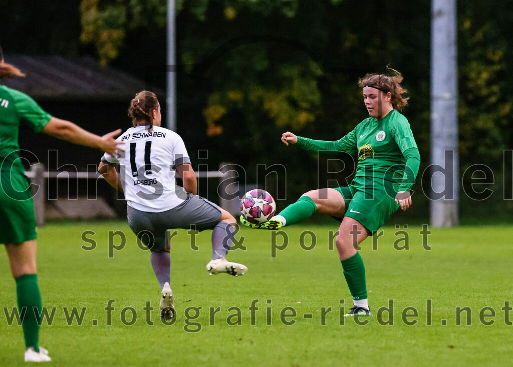 2023-10-07_098_FC_Forstern_gegen_TSV_Schwaben_Augsburg | Forstern, Deutschland, 07.10.2023:
Fußball, Frauen Bayernliga 2023 / 2024, 6. Spieltag, FC Forstern gegen TSV Schwaben Augsburg, Endergebnis: 1:6

Alea Röger (TSV Schwaben Augsburg, #11), Vera Funk (FC Forstern, #14)

Foto: Christian Riedel / fotografie-riedel.net