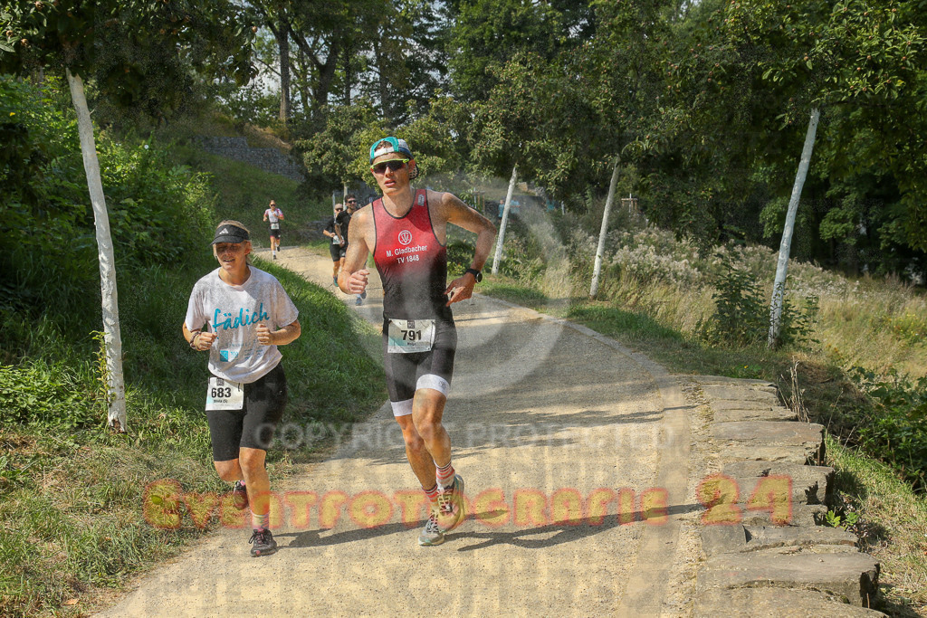 250824_1439_EX1_6998 | Sportfotografie im Rhein-Sieg Kreis, Köln, Bonn, NRW, Rheinland Pfalz, Hessen, etc. Unser Tätigkeitsfeld umfasst den Laufsport vom Volkslauf über den Marathon, Duathlon, Triathon bis zum Ultralauf wie Kölnpfad Ultra oder Schindertrail.
