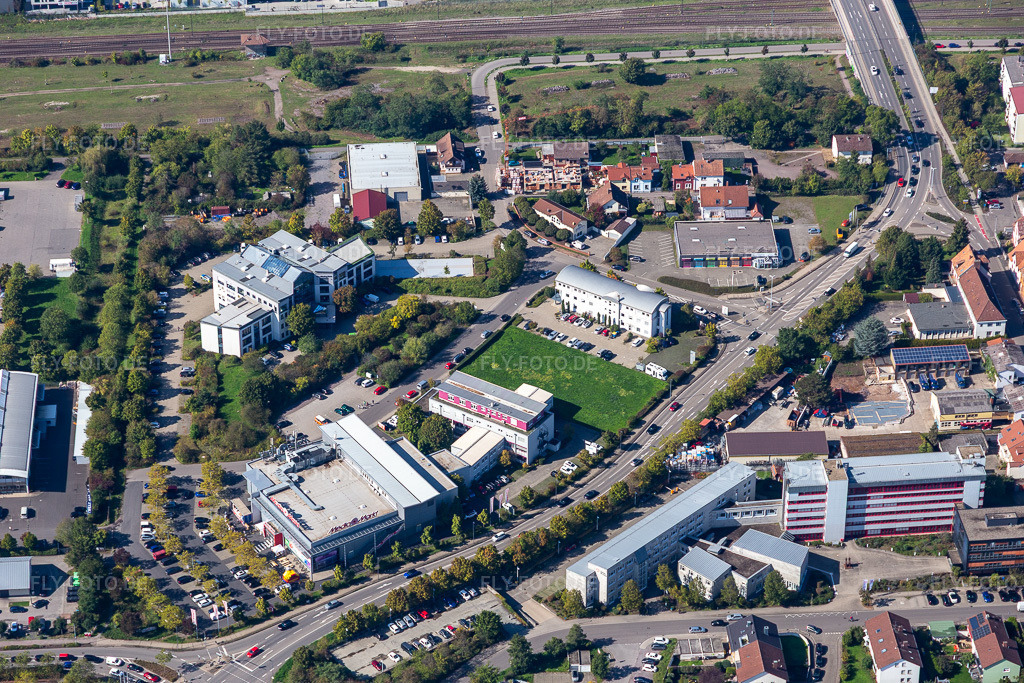 Luftbild: MediaMarkt im Ortsteil Queichheim in Landau im Bundesland Rheinland-Pfalz in Deutschland. Foto: IMG_135091.jpg vom 30.09.2022 durch Werner Riehm/FLY-FOTO.deElektronik, Trends & Technik kaufen im Onlineshop | MediaMarkt