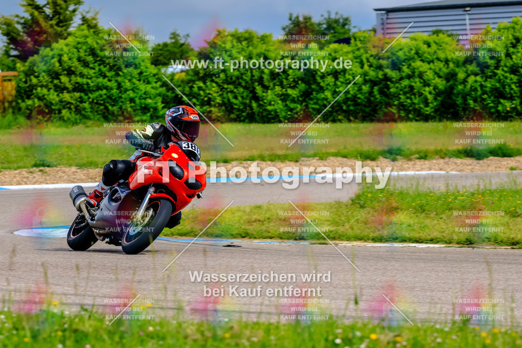 MotoTeam-8664 | Hier findet Ihr Bilder von Touristenfahrten auf der Nürburgring Nordschleife oder von anderen Veranstaltungen die ich besucht habe. Viel Spass beim Durch Schauen 
