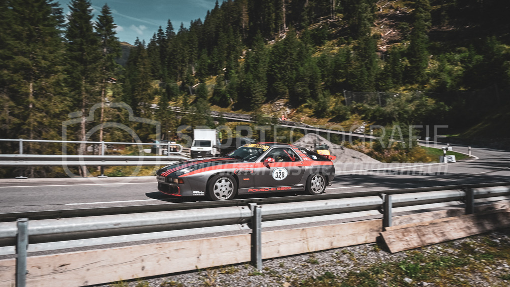 19. Arosa ClassicCar 2023 - 2. September 2023 | 19. Arosa ClassicCar 2023
Arosa, Schweiz
Triverio Gerd aus Dübendorf mit der Startnummer 328 in einem Porsche 928 S Rinspeed, Jahrgang 1985, in der Klasse Alpine Performance.
@arosaclassiccar, @arosa.official, #arosaclassiccar, #arosa, #76curves, #classiccar
Bild: Sportfotografie Markus Aeschimann | www.markus-aeschimann.ch - Realisiert mit Pictrs.com
